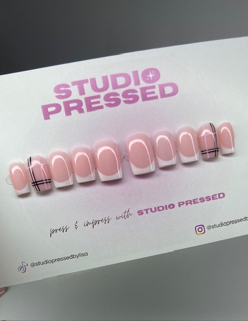 Pink Grid French press-on nail set